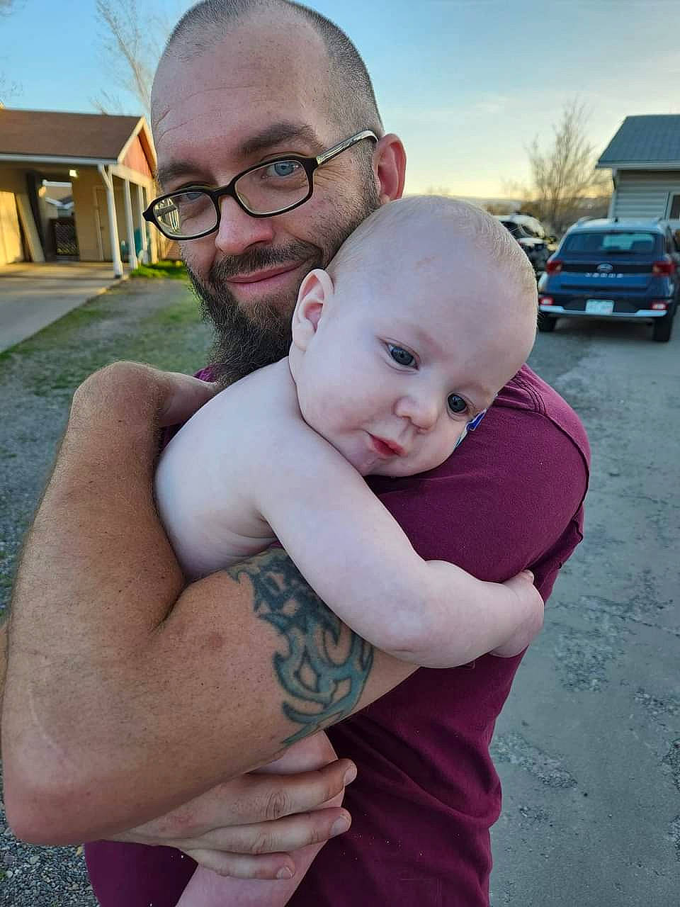 Ely is registered to the contest to win money with this photo: baby, beard, cool, eyewear, face, gesture, glasses, grass, happy, head, joint, joy, muscle, person, plant, shoulder, skin, sky, smile, tire