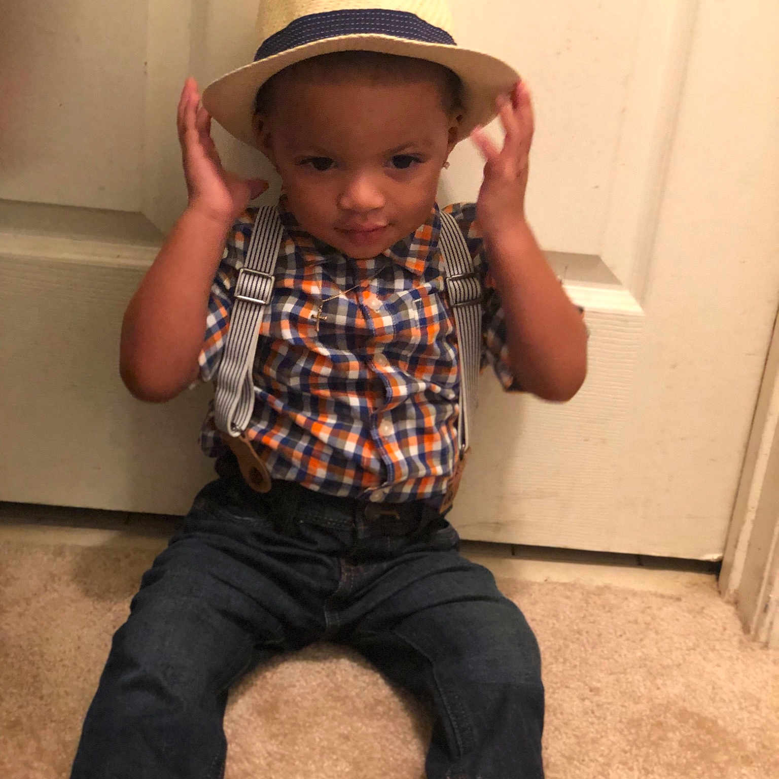 Marques is registered to the contest to win money with this photo: baby_toddler_clothing, child, fashion_accessory, hat, headgear, person, sitting, sun_hat, toddler