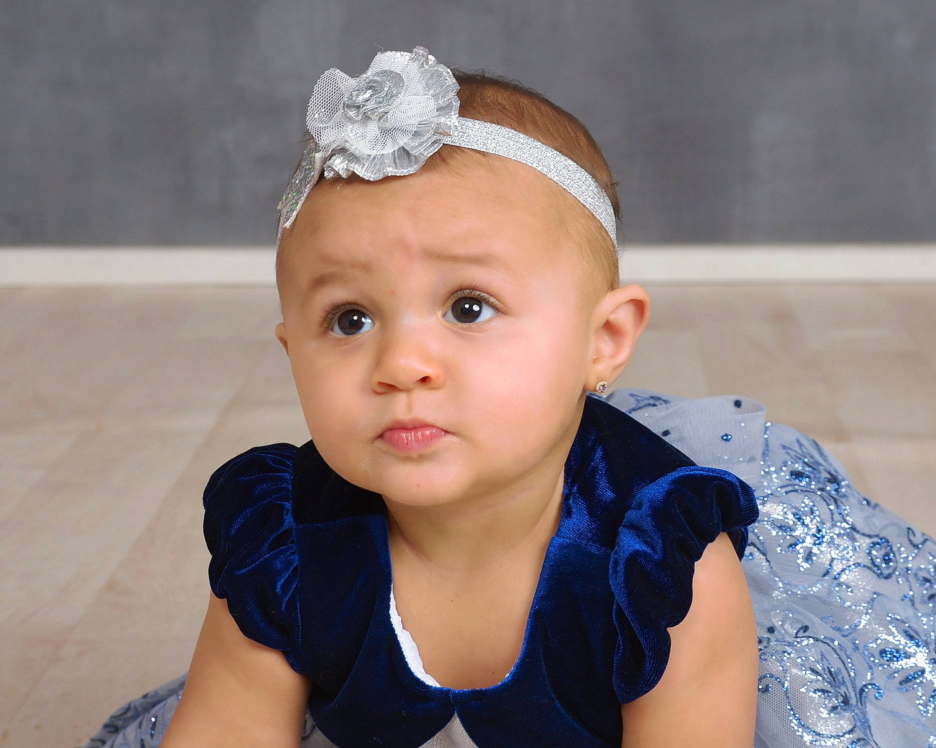 Calypso is registered to the contest to win money with this photo: child, fashion_accessory, girl, hair_accessory, headband, headgear, headpiece, infant, jewellery, person, smile, toddler