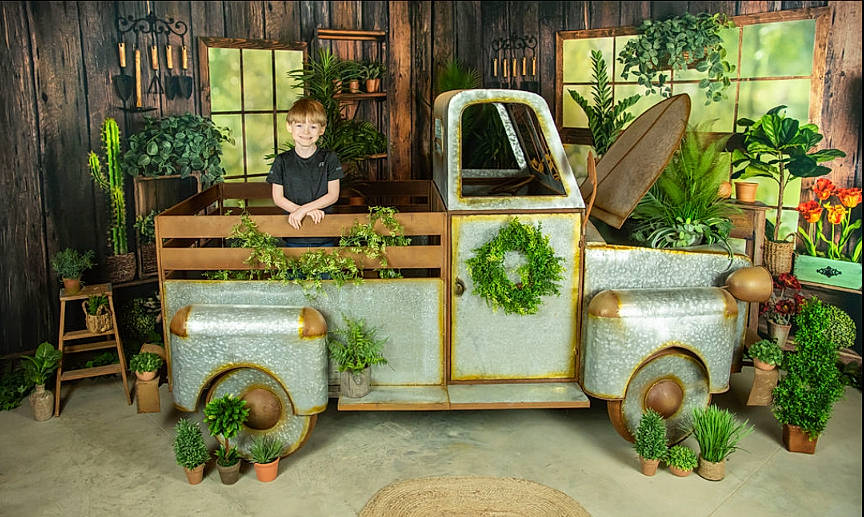 Gabriel is registered to the contest to win money with this photo: antique_car, automotive_design, automotive_wheel_system, classic, classic_car, couch, garden, grass, joy, landscaping, leisure, motor_vehicle, person, plant, product, tire, toy, truck, vehicle, wheel