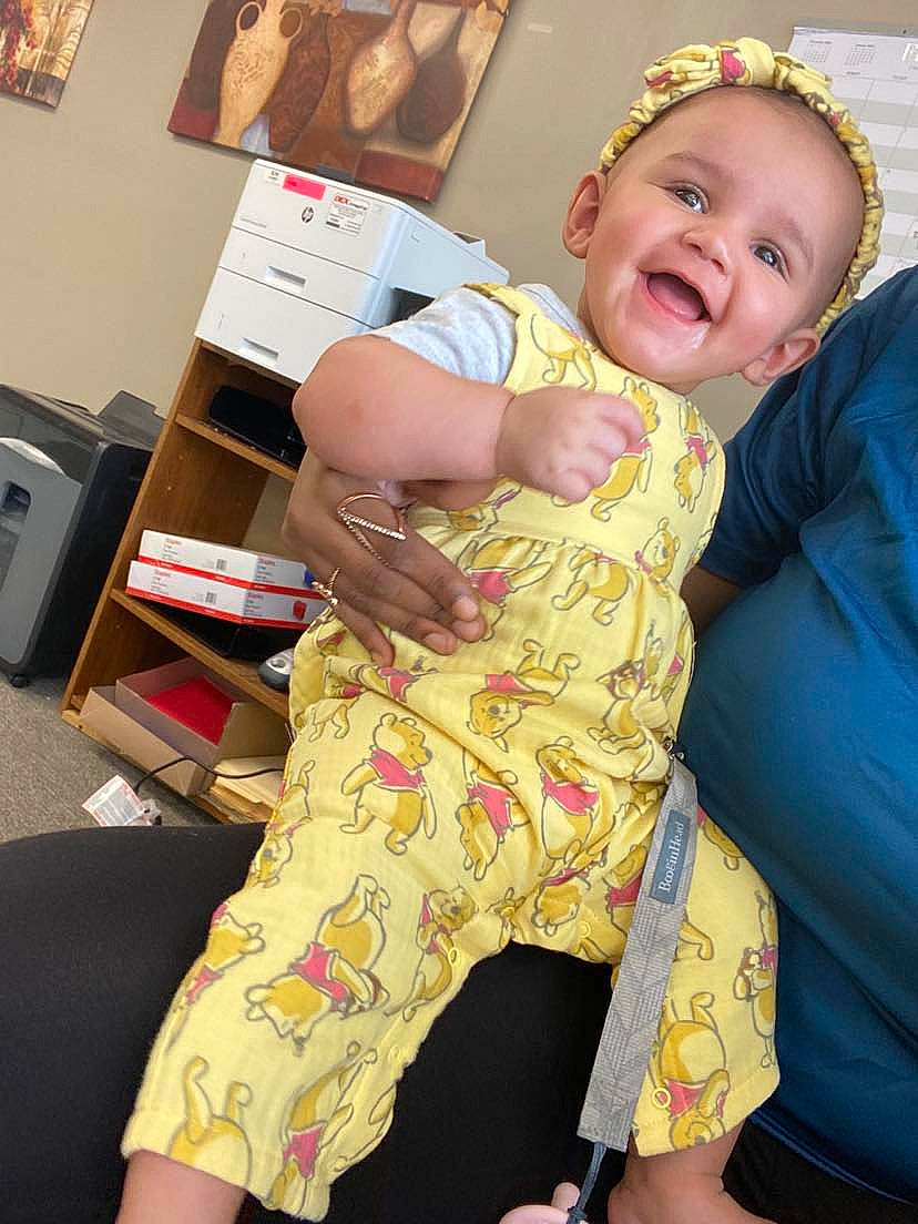 Saya is registered to the contest to win money with this photo: baby, baby_laughing, baby_toddler_clothing, barefoot, chair, child, comfort, facial_expression, fun, happy, human_leg, joy, knee, lap, person, sleeve, smile, thigh, thumb, toddler