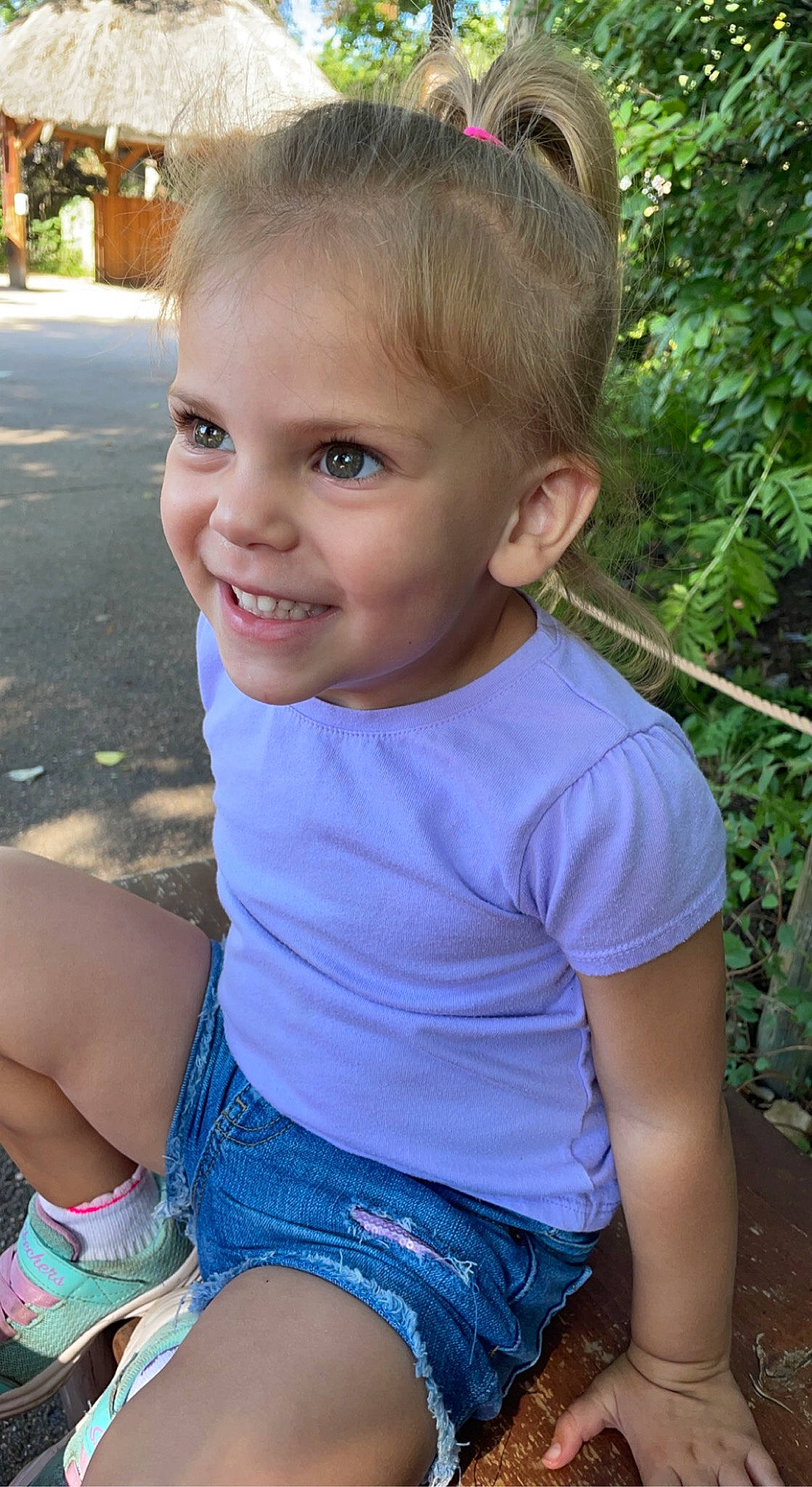 Brynn is registered to the contest to win money with this photo: cool, fun, grass, hair, happy, head, iris, jean_short, joy, leisure, mammal, neck, organ, person, pink, plant, skin, smile, summer, thigh