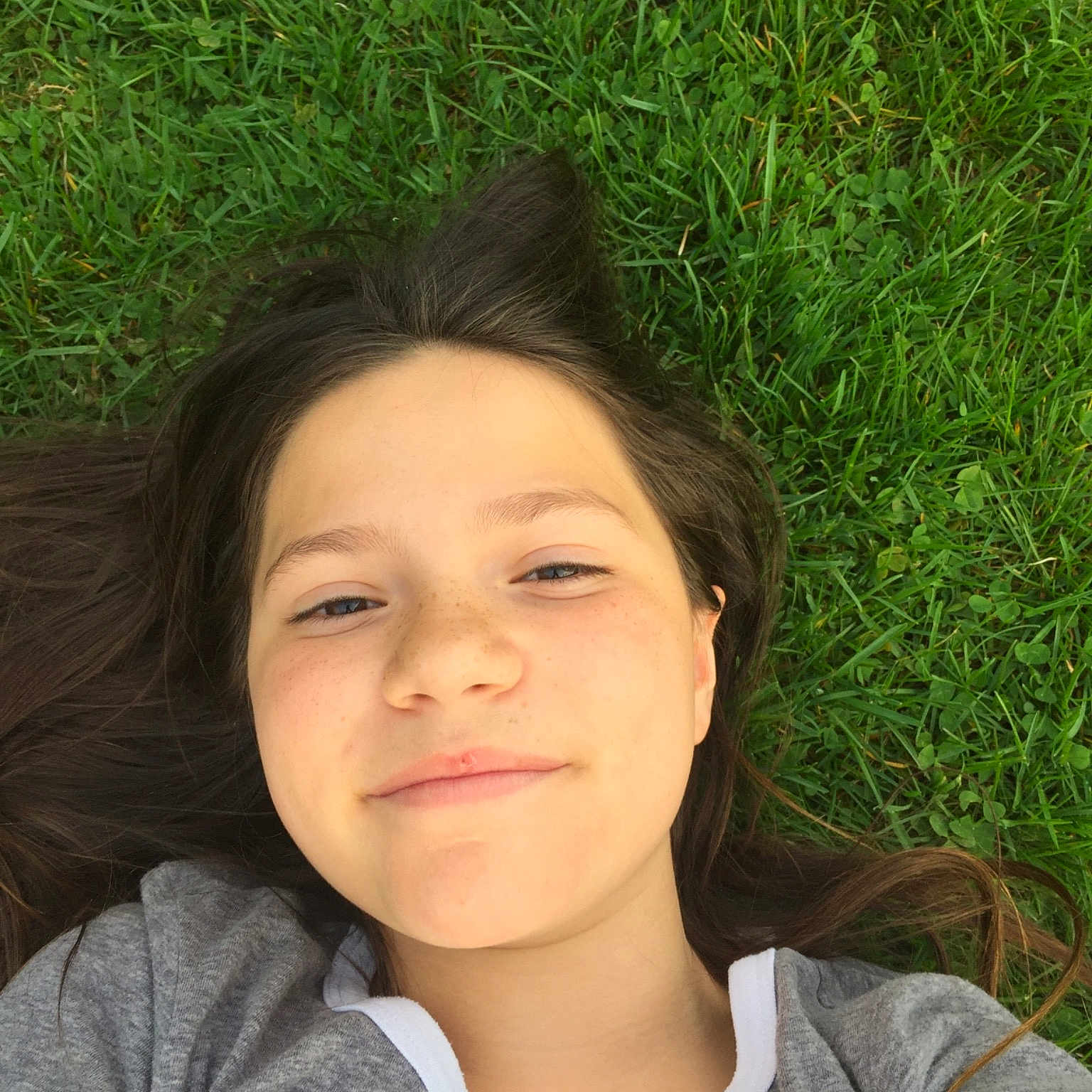Alessandra is registered to the contest to win money with this photo: black_hair, cheek, child, chin, eyebrow, face, forehead, grass, green, hair, hairstyle, happy, head, lip, long_hair, nose, person, photography, selfie, skin