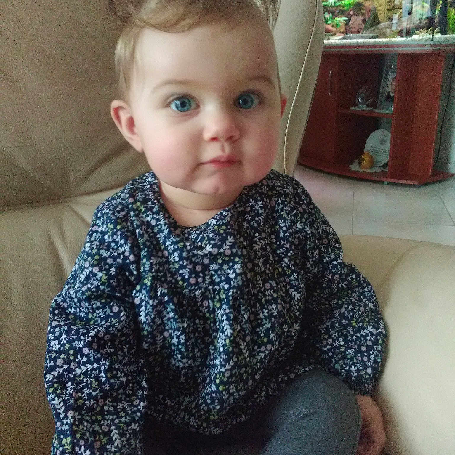 Alizee participe au concours pour gagner de l'argent avec cette photo : cheek, child, day, ear, eye, girl, hair, head, human_hair_color, infant, iris, knitting, neck, outerwear, person, product, shoulder, skin, sleeve, textile