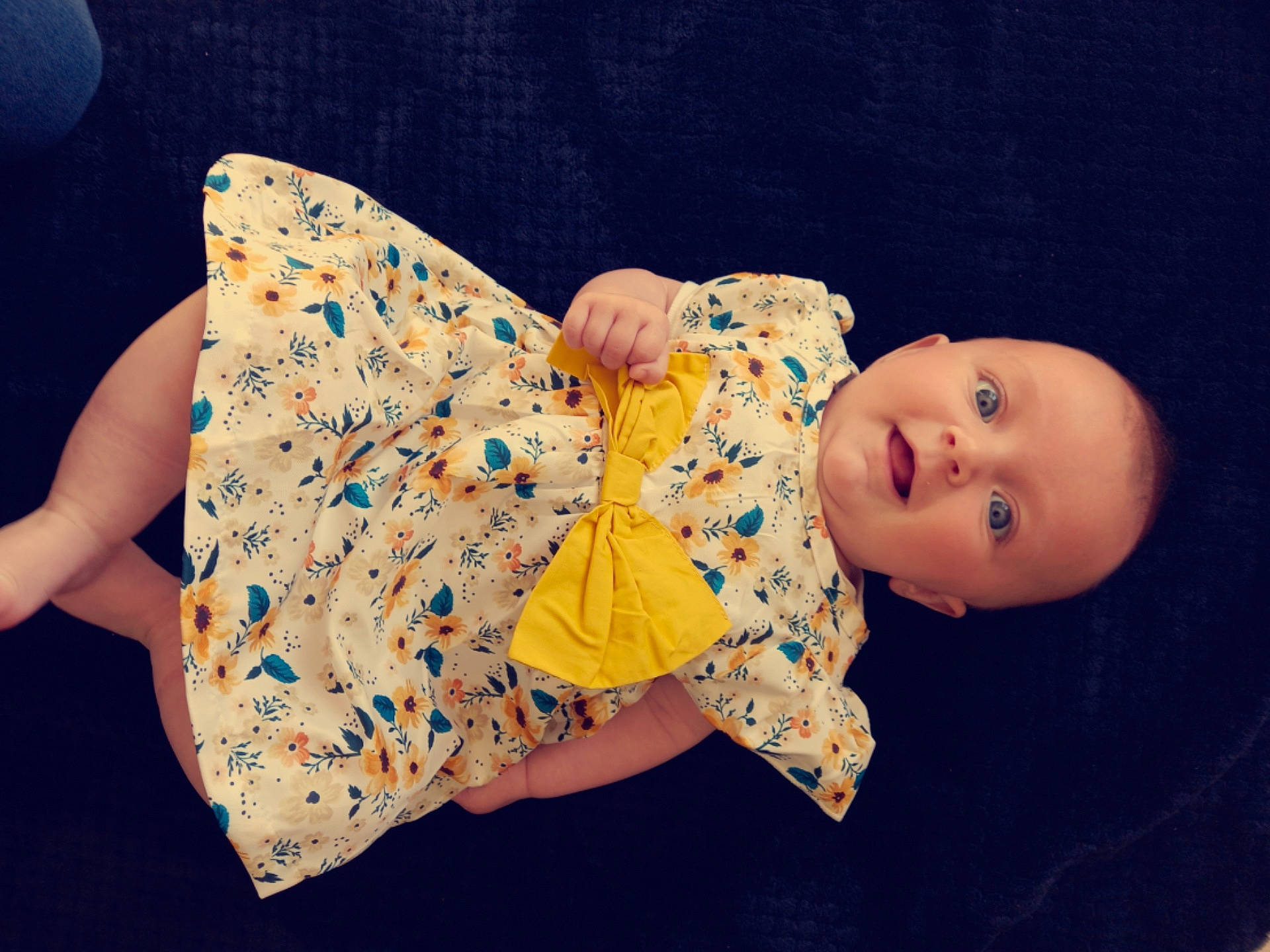 Alice a rejoint le concours — aidez-le/la à gagner de superbes lots ! arm, baby, baby_toddler_clothing, balloon, child, doll, dress, fashion_design, finger, hand, happy, human_body, human_leg, pattern, person, pink, sleeve, textile, thigh, toy