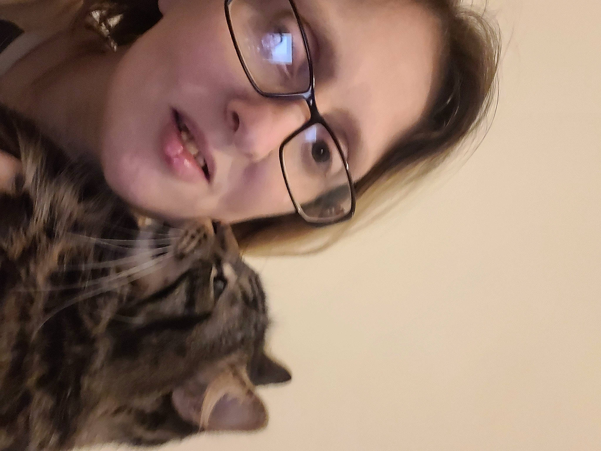 Diego participe au concours pour gagner de l'argent avec cette photo : cheek, chin, comfort, ear, eye, eyebrow, eyelash, eyewear, face, forehead, glasses, hair, jaw, lip, mouth, neck, nose, skin, smile, vision_care