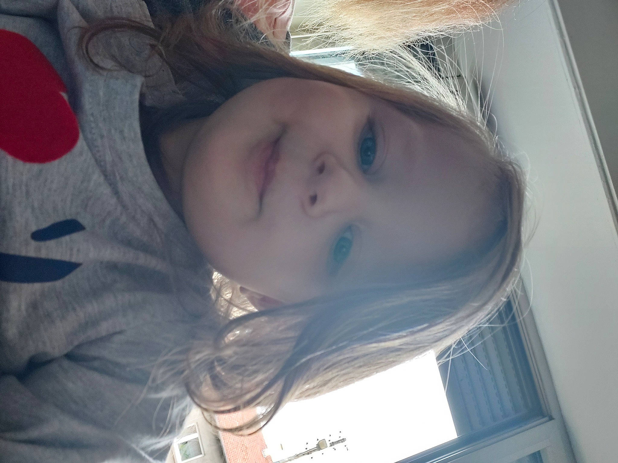 Katalyna participe au concours pour gagner de l'argent avec cette photo : beauty, blond, cheek, child, chin, eye, eyebrow, eyelash, face, forehead, fun, hair, head, lip, long_hair, mouth, nose, person, selfie, skin