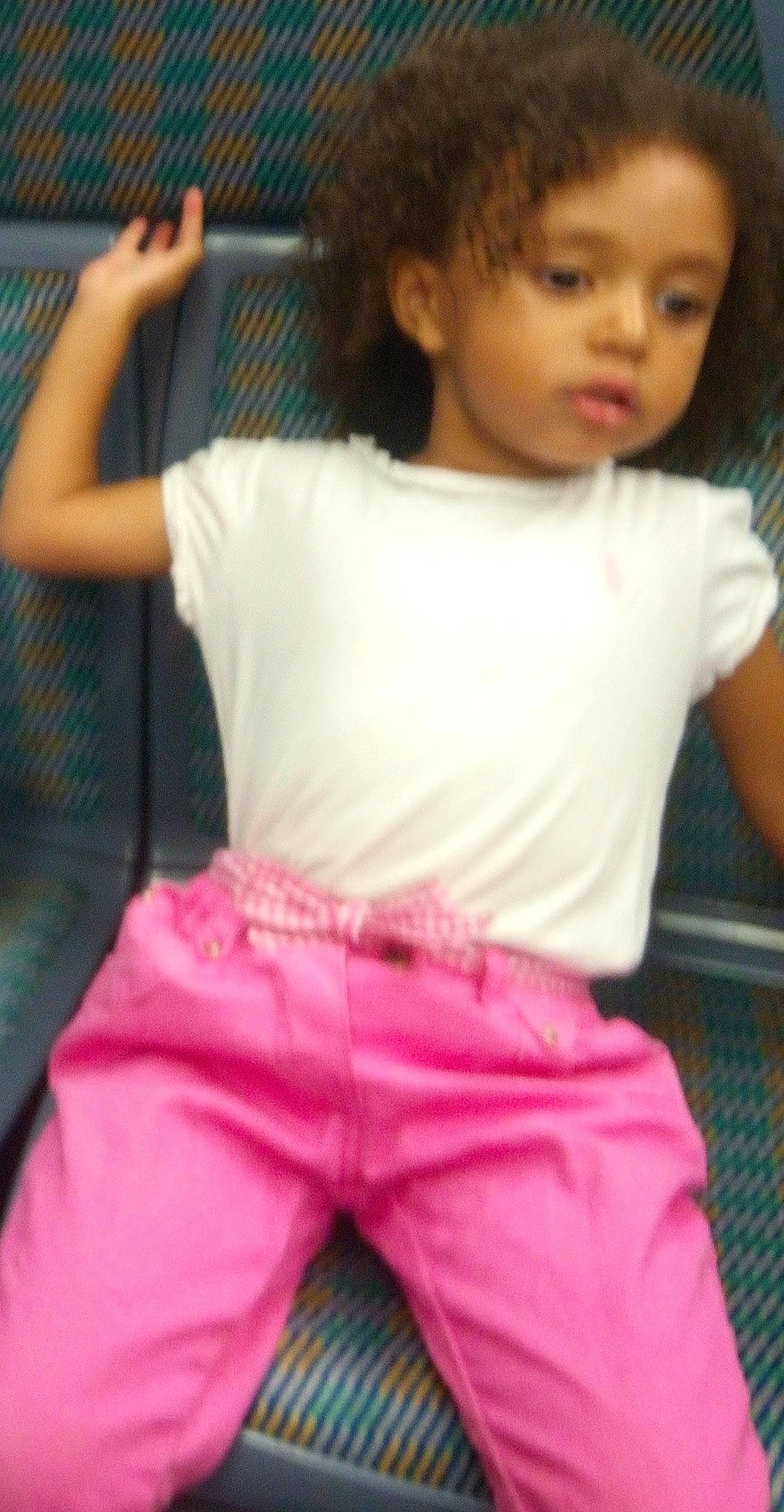 Ambre a rejoint le concours — aidez-le/la à gagner de superbes lots ! baby_toddler_clothing, cheek, chin, face, finger, hair, hairstyle, happy, human_body, joint, mouth, muscle, neck, person, photograph, pink, shoulder, skin, sleeve, thigh