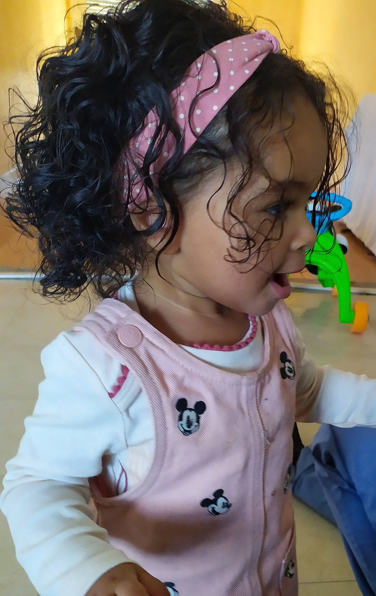 Cassy participe au concours pour gagner de l'argent avec cette photo : cheek, cool, doll, eye, eyelash, forehead, gesture, hair, happy, head, human, iris, mouth, neck, person, shoulder, skin, sleeve, toddler, toy