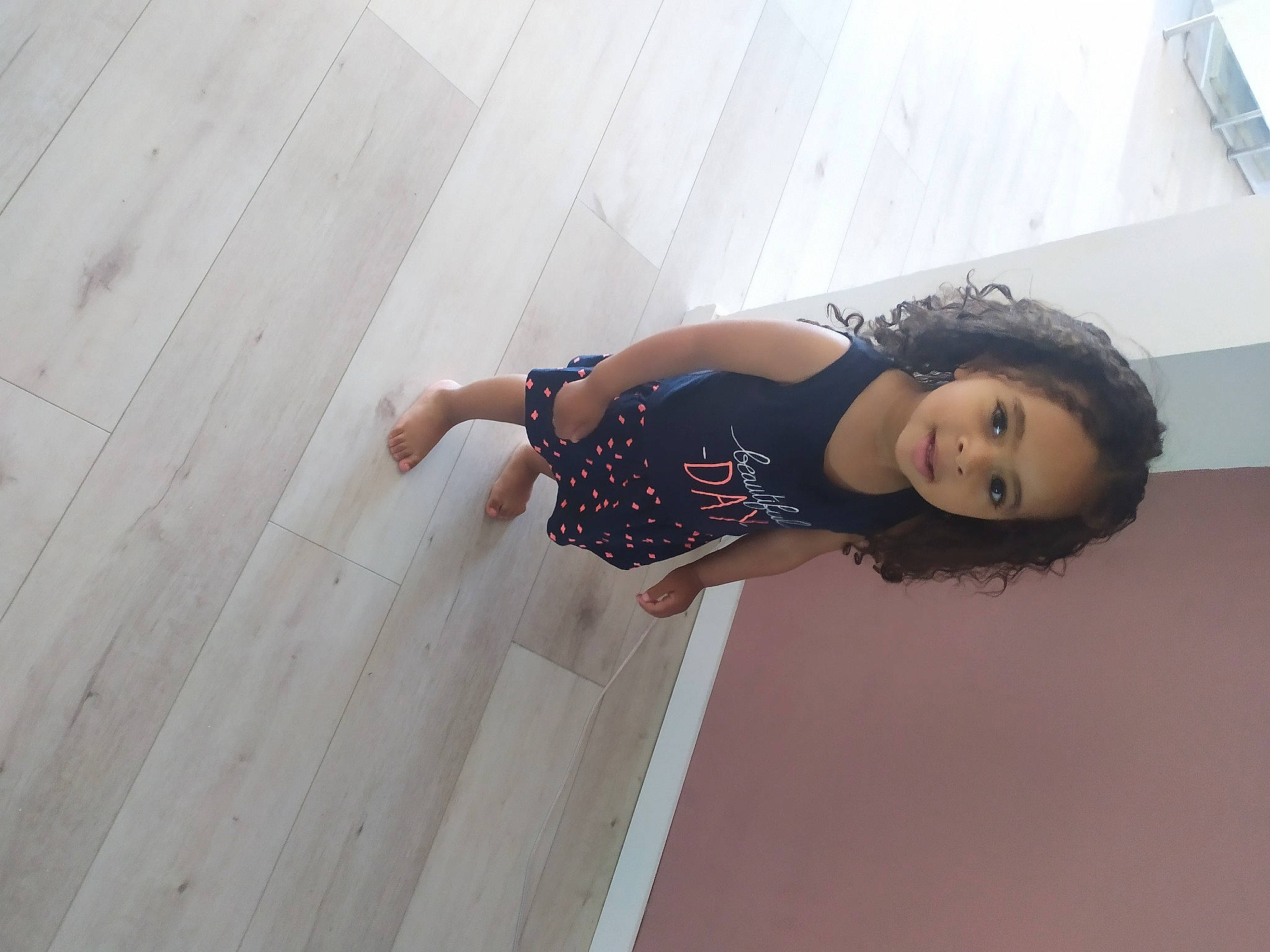 Cassy participe au concours pour gagner de l'argent avec cette photo : abdomen, black_hair, elbow, fashion_design, floor, flooring, happy, hardwood, human_leg, joint, knee, long_hair, pattern, person, sportswear, thigh, trunk, waist, wood, wood_stain