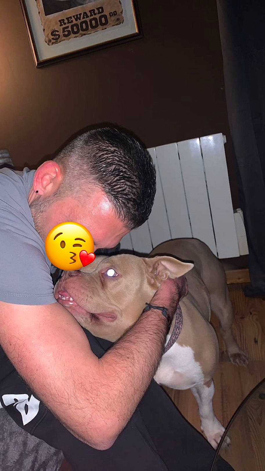 Pyper a rejoint le concours — aidez-le/la à gagner de superbes lots ! abdomen, arm, bathing, chest, elbow, event, flash_photography, fun, gesture, hand, happy, hug, leisure, neck, room, sitting, stuffed_toy, t_shirt, toy, trunk