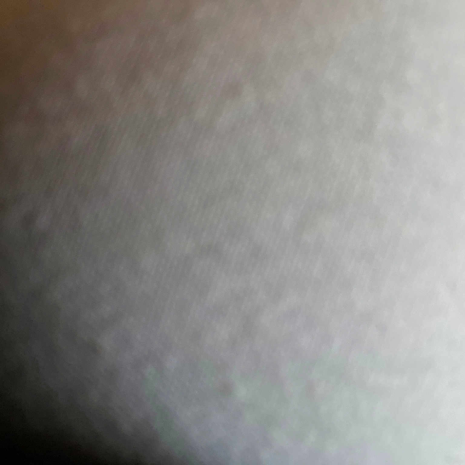 Emma a rejoint le concours — aidez-le/la à gagner de superbes lots ! darkness, font, fur, monochrome_photography, pattern, room, shadow, tints_and_shades