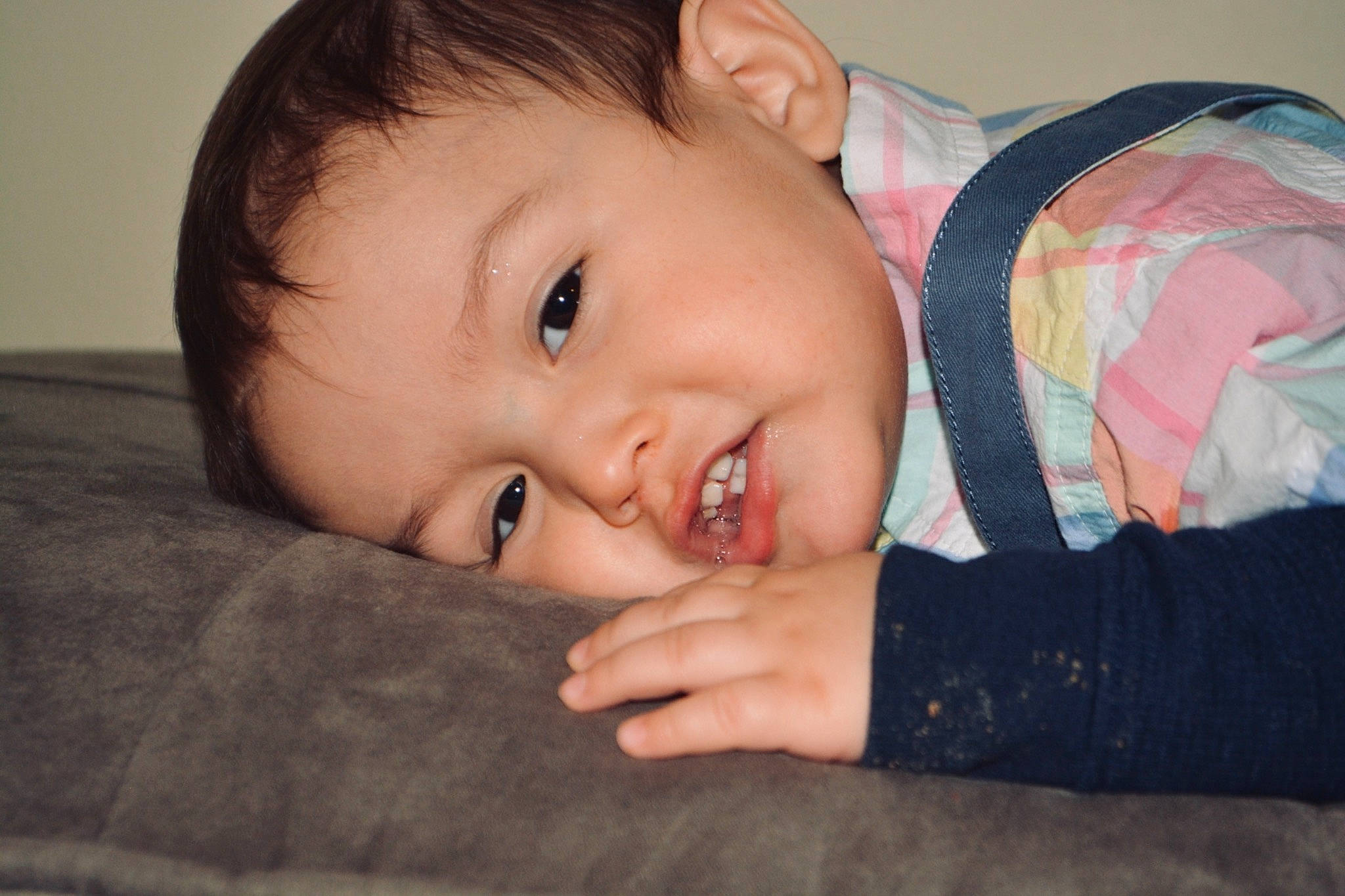 Frank is registered to the contest to win money with this photo: arm, baby, baby_toddler_clothing, cheek, comfort, dress, eyelash, finger, flash_photography, gesture, happy, iris, lip, mouth, neck, nose, person, skin, sleeve, smile