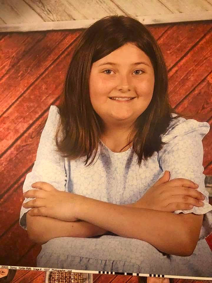 Aubrey is registered to the contest to win money with this photo: chin, eyebrow, face, facial_expression, finger, flash_photography, fun, gesture, hair, hand, happy, human_leg, iris, joy, long_hair, mouth, person, skin, smile, thigh