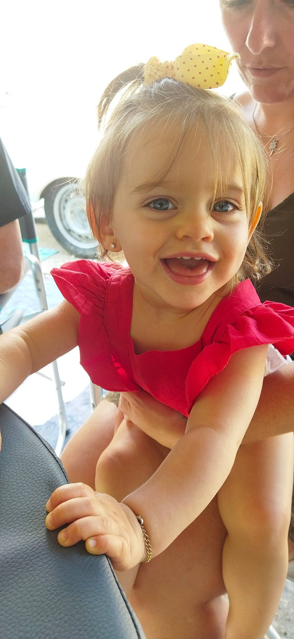 Mia participe au concours pour gagner de l'argent avec cette photo : baby_toddler_clothing, cheek, chin, eye, facial_expression, finger, hairstyle, hand, happy, iris, joy, leg, lip, mouth, person, photograph, shorts, skin, smile, thigh