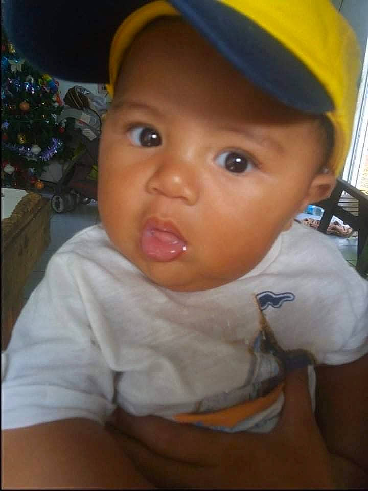 Hauarii a rejoint le concours — aidez-le/la à gagner de superbes lots ! baby, baby_toddler_clothing, cap, cheek, child, ear, eye, eyebrow, fashion_accessory, fun, happy, headgear, headwear, helmet, iris, lip, nose, person, personal_protective_equipment, skin