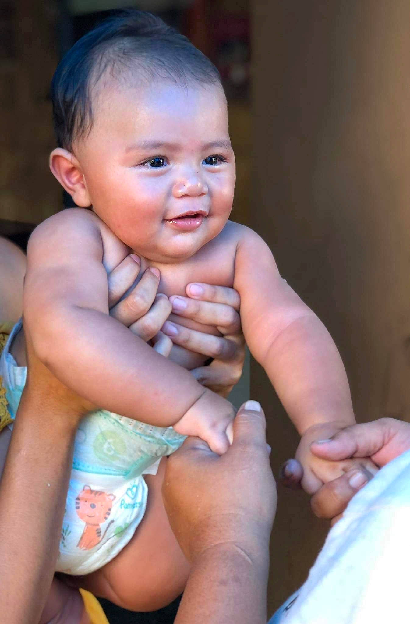Hauarii a rejoint le concours — aidez-le/la à gagner de superbes lots ! baby, cheek, chest, eye, finger, flash_photography, gesture, hand, happy, human_body, iris, leg, lip, mouth, neck, person, shoulder, skin, smile, stomach