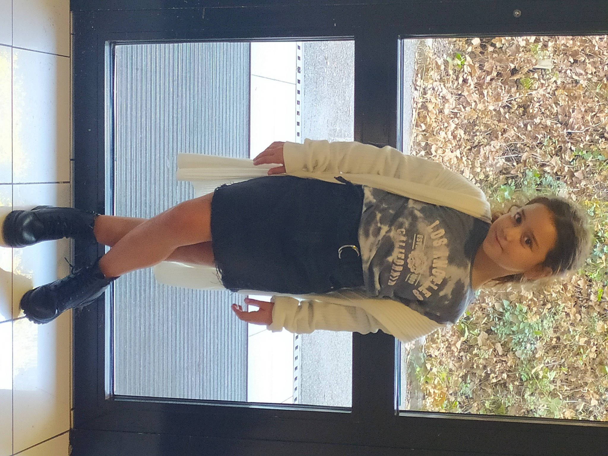 Ilona a rejoint le concours — aidez-le/la à gagner de superbes lots ! abdomen, balance, calf, dress, elbow, foot, hat, human_leg, joint, knee, person, physical_fitness, shade, shoulder, sportswear, textile, thigh, tints_and_shades, trunk, waist