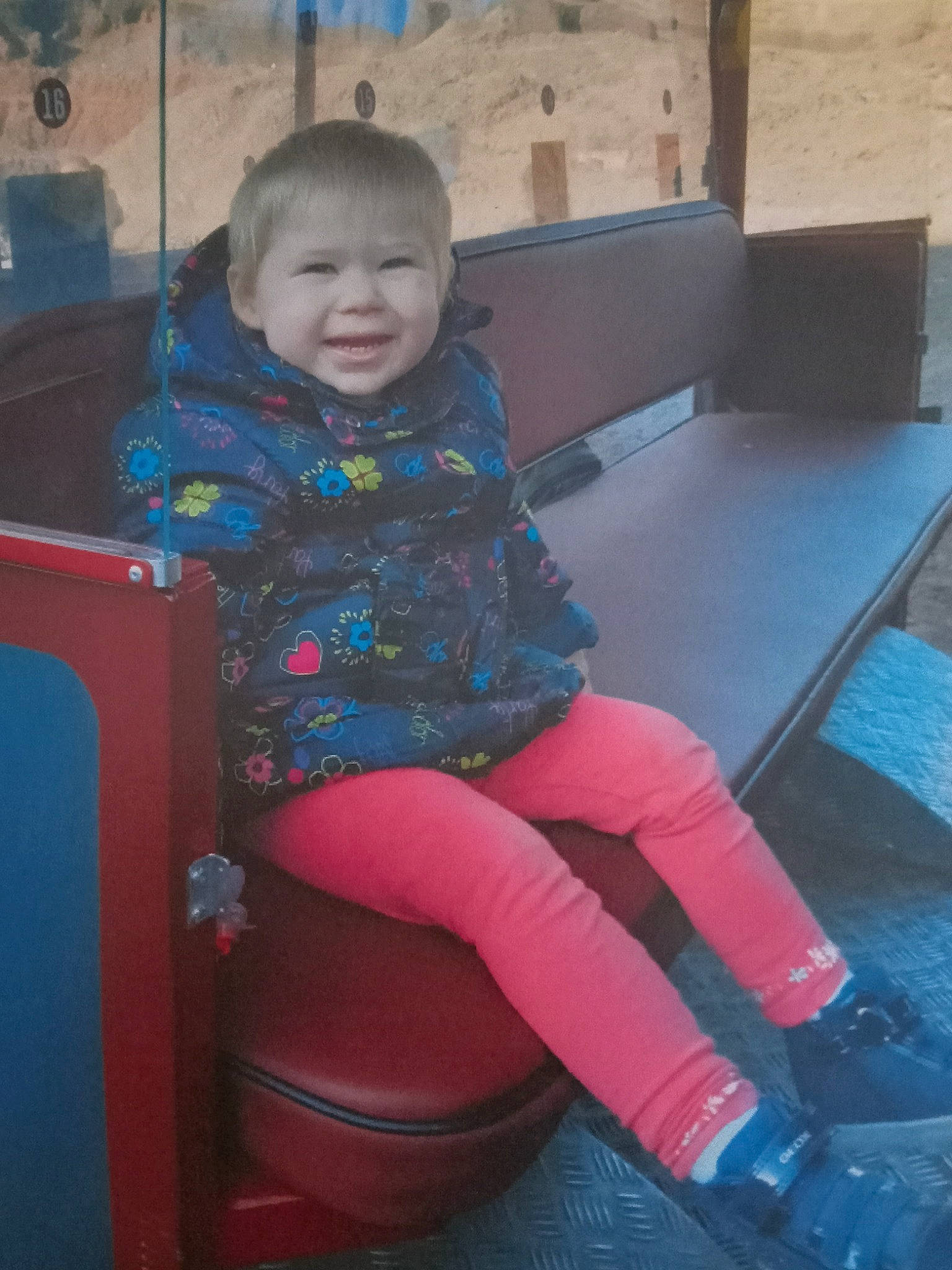 Kayla participe au concours pour gagner de l'argent avec cette photo : baby_toddler_clothing, blue, electric_blue, face, fun, human_leg, joint, joy, knee, lap, leisure, magenta, person, shorts, sitting, skin, smile, snapshot, standing, t_shirt