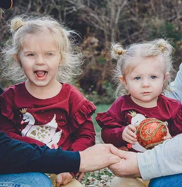 Makenlee is registered to the contest to win money with this photo: child, family, fun, girl, happiness, infant, iris, people, person, play, portrait_photography, sibling, skin, smile, toddler