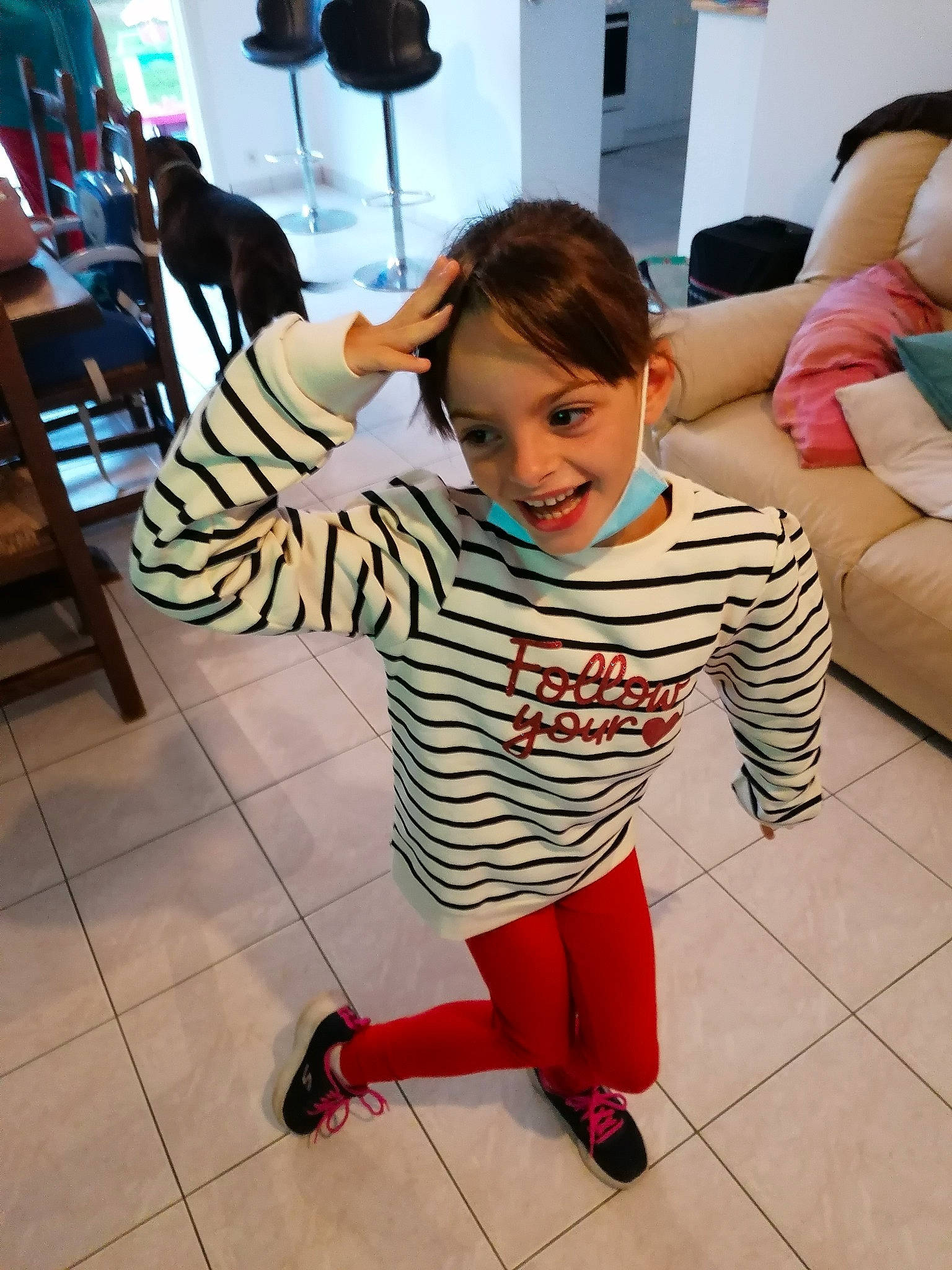 Soraya participe au concours pour gagner de l'argent avec cette photo : beauty, cool, facial_expression, finger, floor, flooring, fun, hairstyle, happy, joint, joy, knee, person, shoe, shoulder, sleeve, smile, sock, sportswear, textile