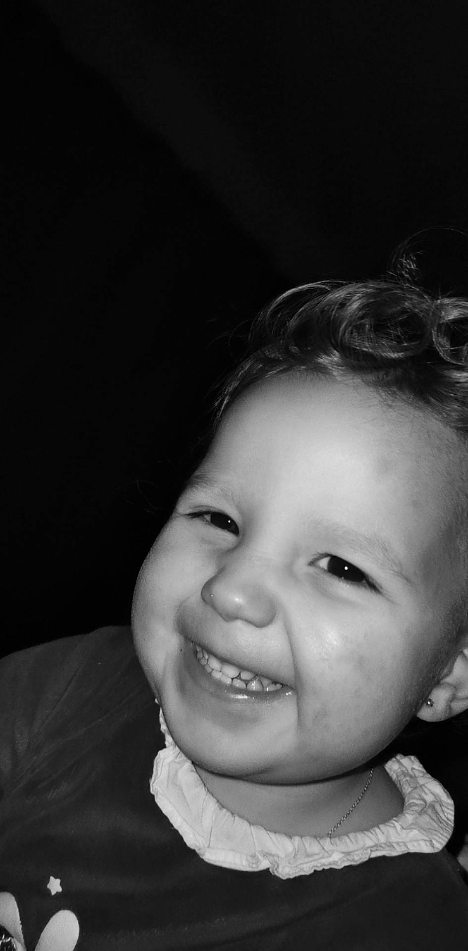 Lyana participe au concours pour gagner de l'argent avec cette photo : baby, black_and_white, cheek, chin, ear, eye, eyebrow, eyelash, flash_photography, forehead, hairstyle, happy, iris, jaw, joy, lip, mouth, nose, person, skin