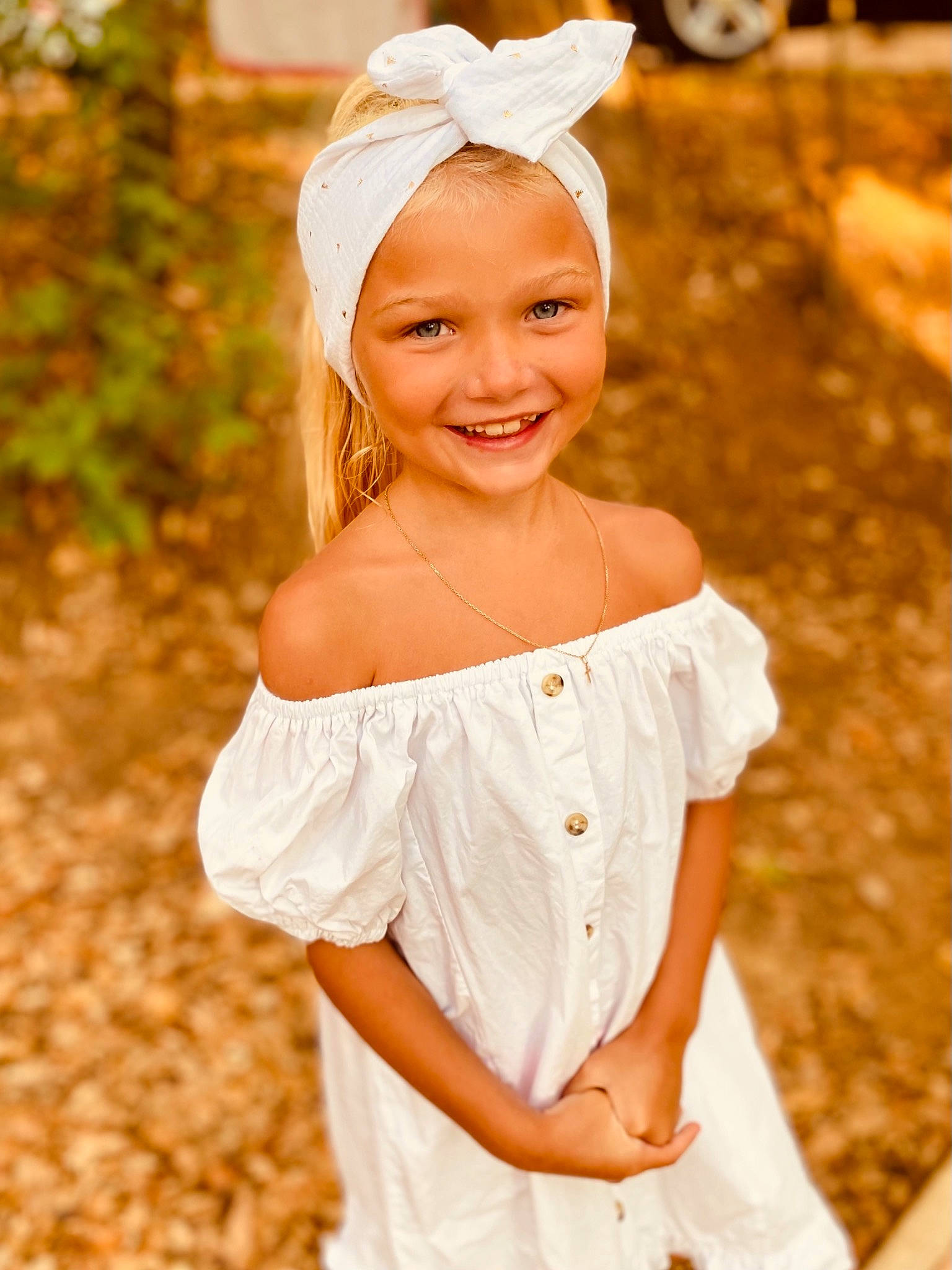 Inaya participe au concours pour gagner de l'argent avec cette photo : bridal_accessory, bridal_clothing, bridal_party_dress, dress, eye, flash_photography, gown, grass, hairstyle, happy, head, headgear, headpiece, headwear, joy, people_in_nature, person, skin, smile, tree