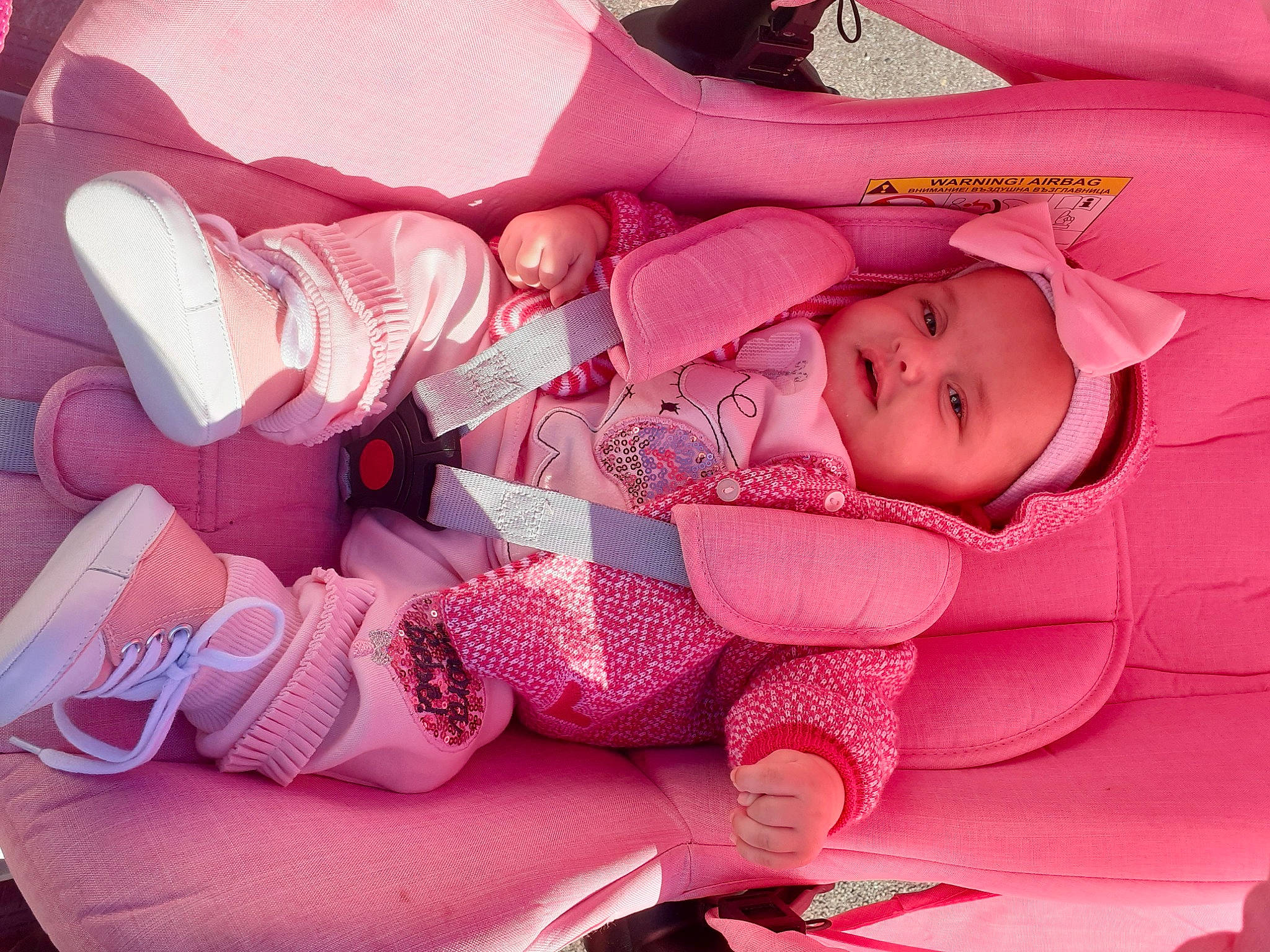 Maëline a rejoint le concours — aidez-le/la à gagner de superbes lots ! arm, baby, baby_carriage, baby_toddler_clothing, cheek, comfort, eye, facial_expression, finger, hand, headwear, leg, lip, mouth, person, pink, product, purple, skin, textile