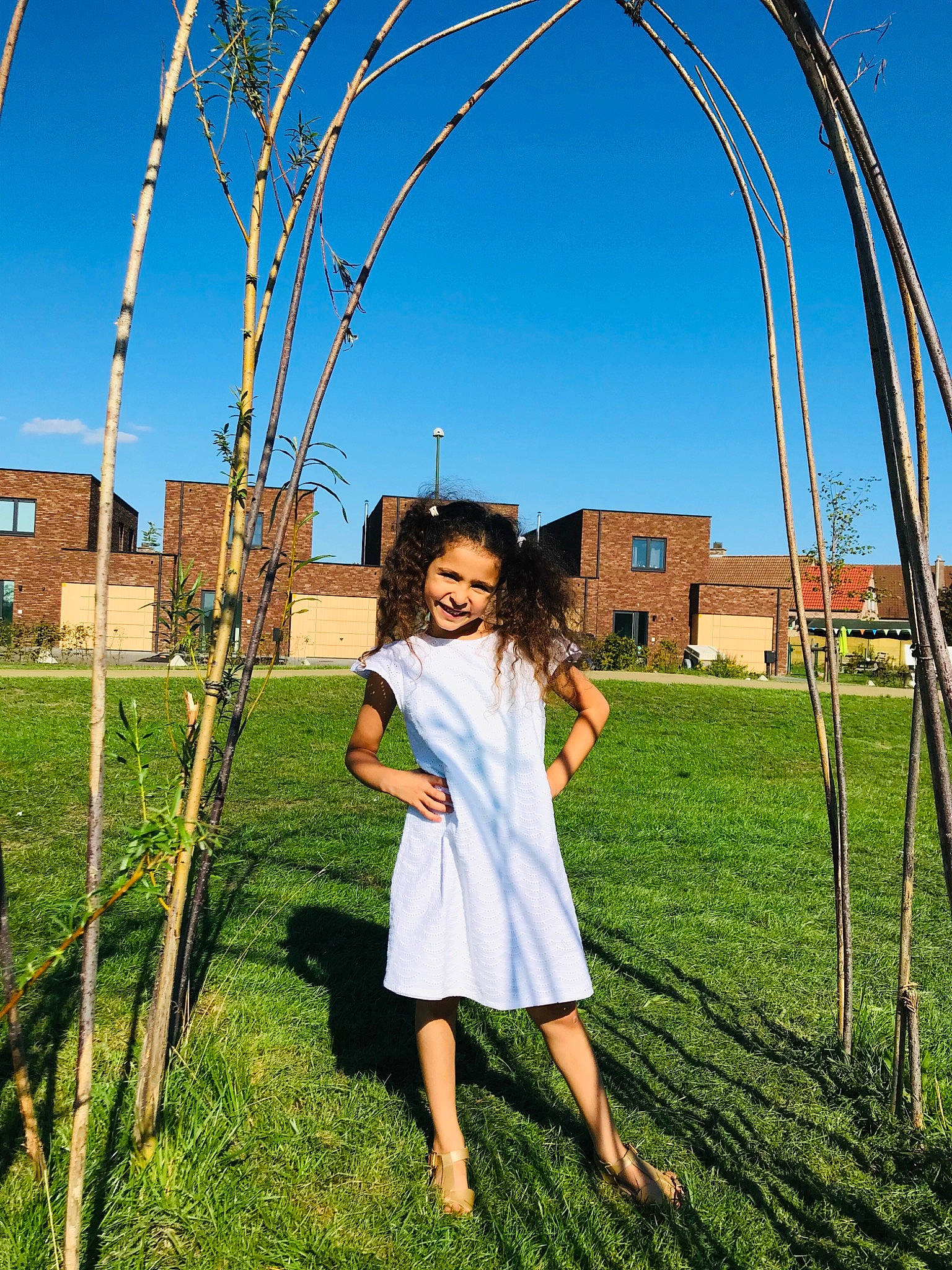 Nour a rejoint le concours — aidez-le/la à gagner de superbes lots ! architecture, fun, grass, grass_family, grassland, joy, person, photography, plant, sky, summer, tree