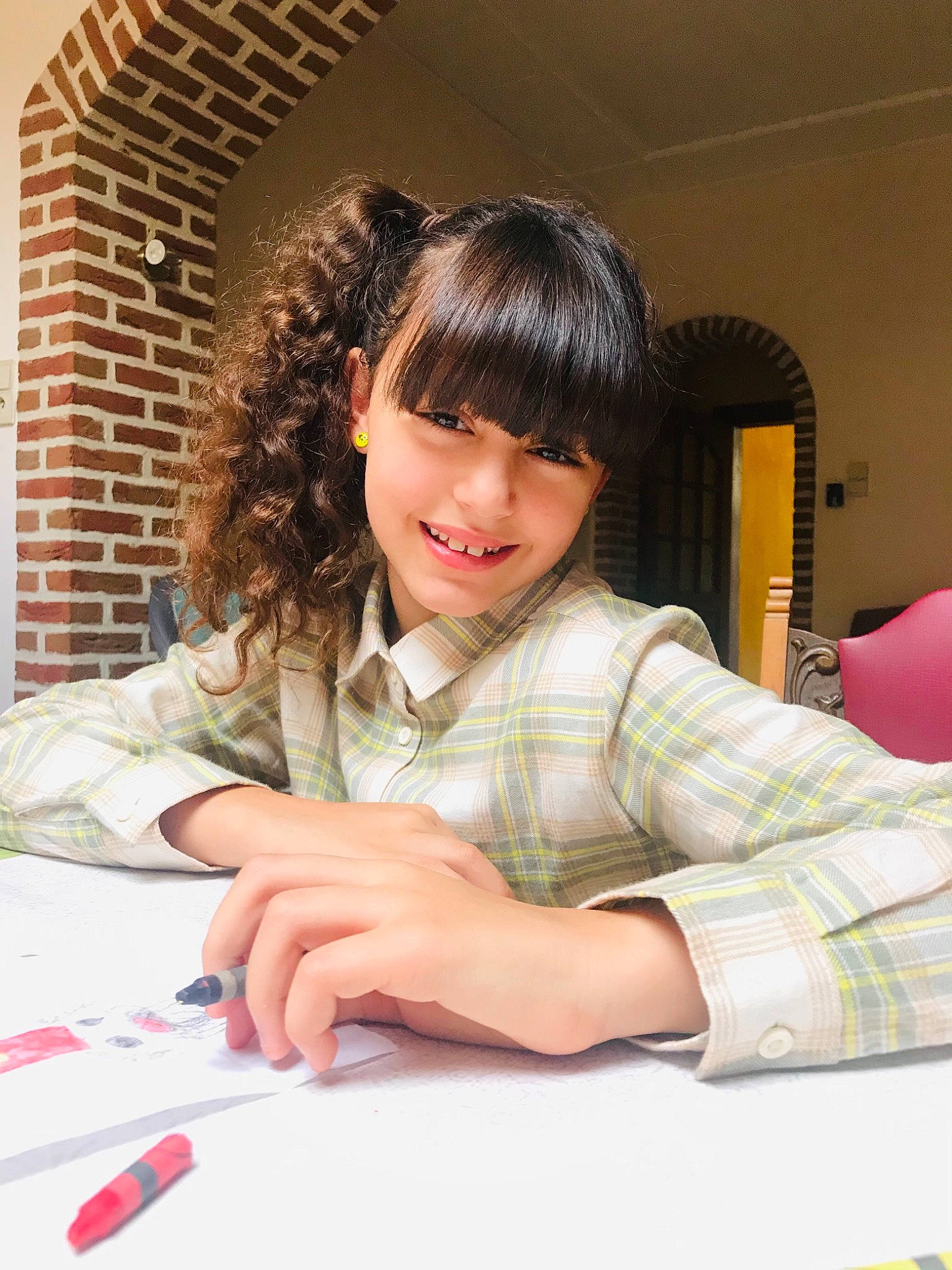 Chirine a rejoint le concours — aidez-le/la à gagner de superbes lots ! child, finger, homework, joy, learning, person, play, reading, toddler, writing, writing_instrument_accessory