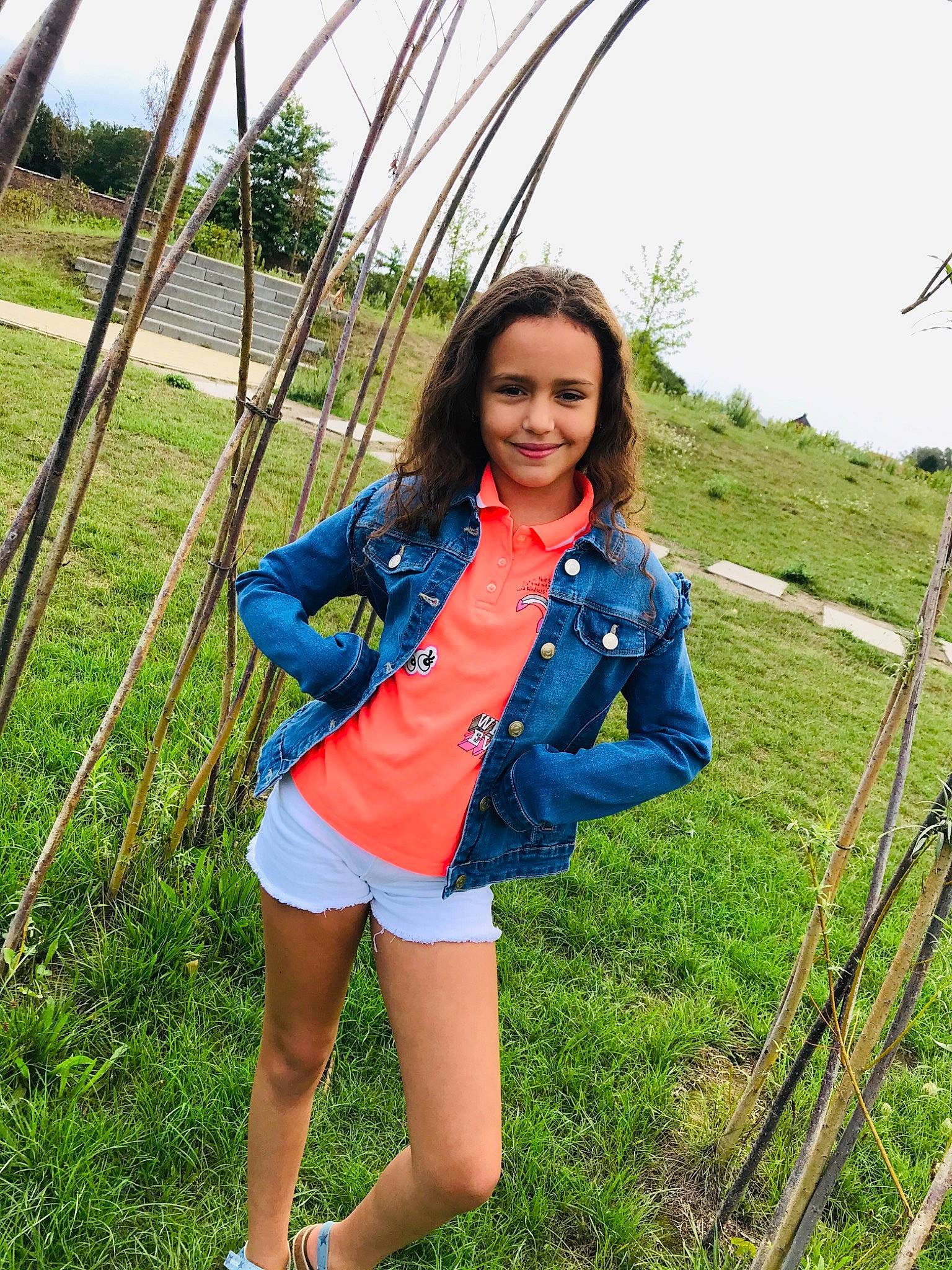 Chirine participe au concours pour gagner de l'argent avec cette photo : blue, clothing, denim, electric_blue, fashion, grass, jacket, jeans, joy, leisure, long_hair, outerwear, person, photo_shoot, photography, plant, shorts, smile, summer, textile