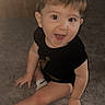 Lucyanno a rejoint le concours — aidez-le/la à gagner de superbes lots ! baby, carpet, child, cute, door, expression, eyes, face, floor, fun, hair, hands, happy, indoors, onesie, portrait, sitting, smile, sock, toddler
