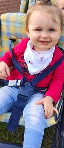 Alice participe au concours pour gagner de l'argent avec cette photo : baby, baby_toddler_clothing, cheek, child, comfort, cool, electric_blue, fun, happy, joy, leisure, mouth, neck, nose, person, photograph, skin, sleeve, smile, snapshot