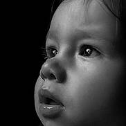 Sacha participe au concours pour gagner de l'argent avec cette photo : baby, black_and_white, child, close_up, clothing, cute, dark_background, expression, eyelashes, face, hair, head, innocence, monochrome, portrait, profile, skin, soft_lighting, thoughtful, young