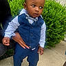 Demonte is registered to the contest to win money with this photo: toddler, child, boy, suit, bow_tie, blue_shoes, sidewalk, green_bush, outdoor, person, hand, manicured_nails, fashion, portrait, cute, formal_wear, curly_hair, earring, button_up_shirt, polka_dots