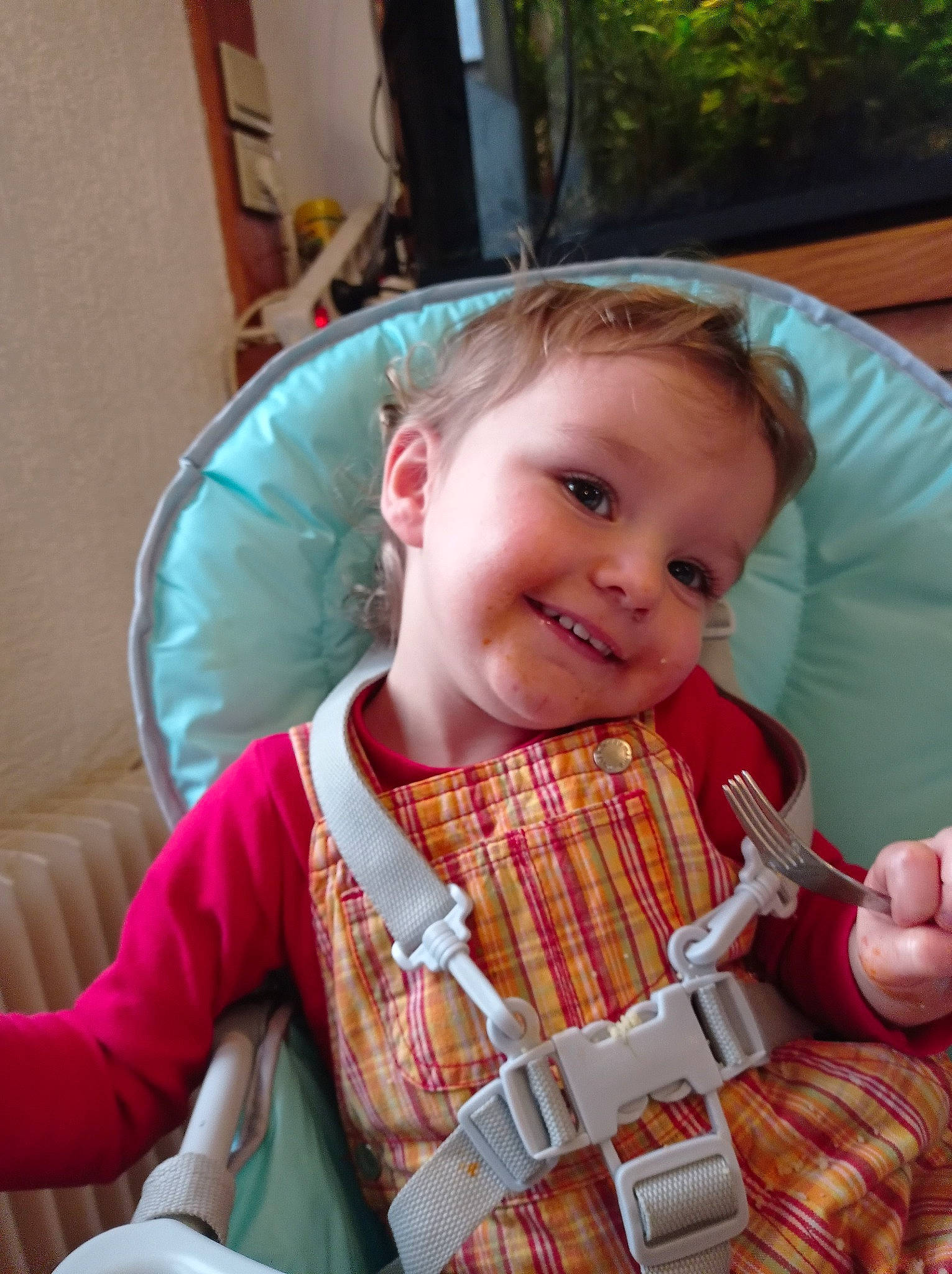 Augustin participe au concours pour gagner de l'argent avec cette photo : baby, cheek, child, joy, person, toddler