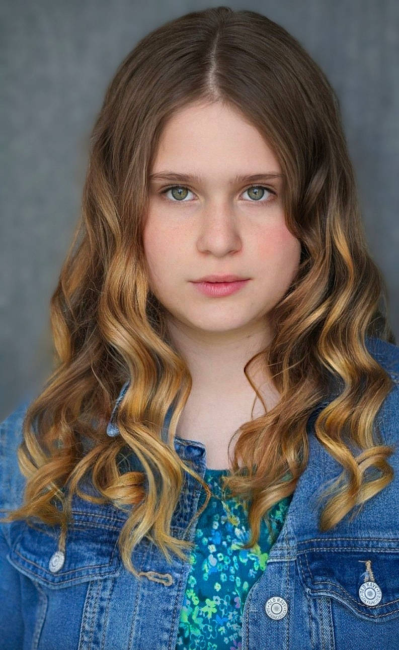 Emily is registered to the contest to win money with this photo: black_hair, cheek, chin, eye, eyebrow, eyelash, face, fashion, flash_photography, hair, hairstyle, happy, iris, layered_hair, lip, long_hair, nose, person, skin, sleeve