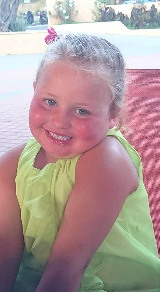 AnaÉ participe au concours pour gagner de l'argent avec cette photo : blond, cheek, child, day, face, fun, girl, happiness, head, human_hair_color, infant, iris, joy, lip, neck, person, pink, skin, smile, summer