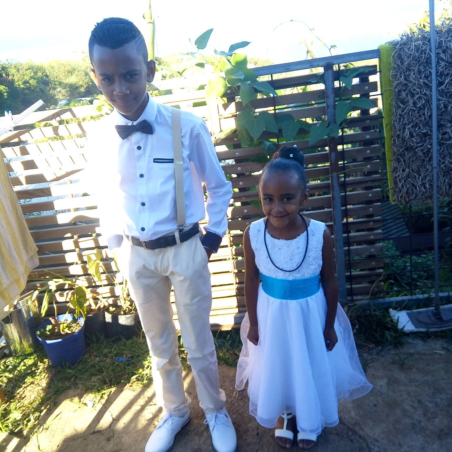 Ketty participe au concours pour gagner de l'argent avec cette photo : blue, child, clothing, costume, day, dress, event, family, fun, girl, joy, male, outerwear, people, person, product, recreation, smile, standing, tree