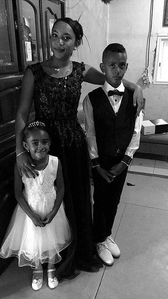 Ketty participe au concours pour gagner de l'argent avec cette photo : black, black_and_white, bride, ceremony, child, day, dress, facial_expression, fashion_accessory, formal_wear, girl, joy, lady, monochrome_photography, people, person, photograph, photography, smile, snapshot