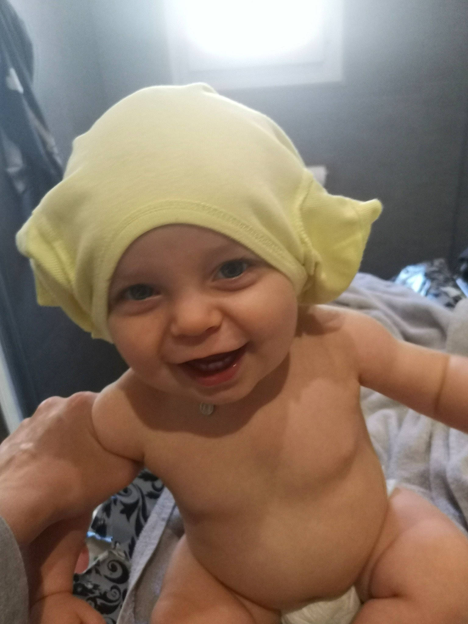 Karl participe au concours pour gagner de l'argent avec cette photo : baby, barechested, chest, child, head, headgear, headwear, joy, mouth, muscle, person, photography, selfie, shower_cap, smile, toddler