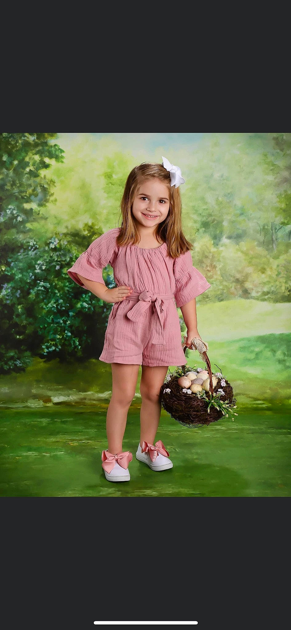 Harleigh is registered to the contest to win money with this photo: bag, eye, fawn, flash_photography, fun, grass, hair, happy, joy, leisure, luggage_and_bags, magenta, pattern, people_in_nature, person, pink, plant, recreation, smile, street_fashion
