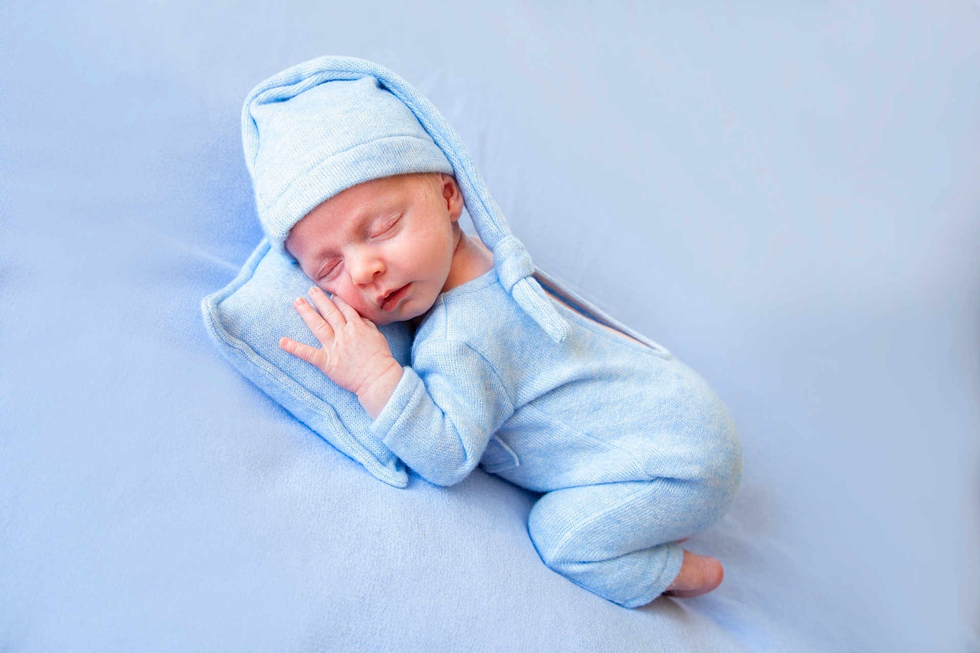 Tiarnán is registered to the contest to win money with this photo: baby, blanket, blue, child, closed_eyes, cozy, cute, hat, indoors, infant, newborn, pajamas, peaceful, pillow, portrait, resting, sleep, sleeping, soft, tiny