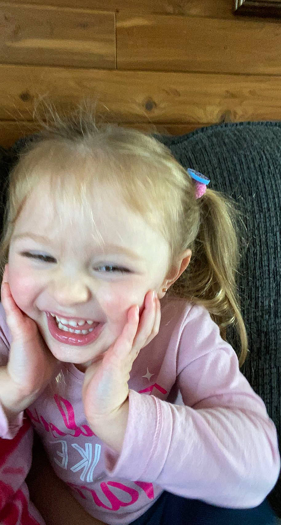 Ariana is registered to the contest to win money with this photo: cheek, cool, ear, eye, eyebrow, eyelash, fun, gesture, hair, happy, iris, joy, lip, neck, nose, person, pink, skin, smile, thumb