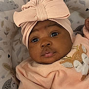 Eliyah a rejoint le concours — aidez-le/la à gagner de superbes lots ! animal_print, baby, babywear, bow, child, clothing, comfort, cushion, cute, deer, embroidery, eyes, face, headband, indoors, infant, pattern, pink, portrait, soft_fabric