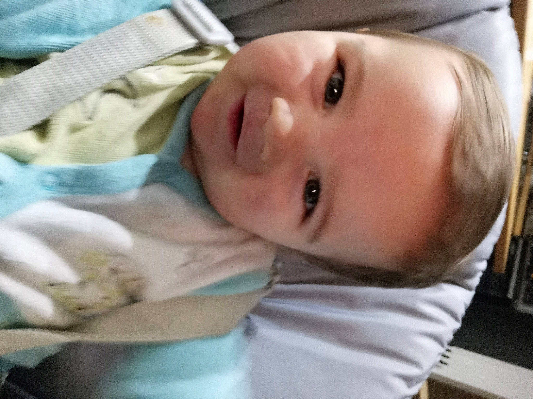 Andreas participe au concours pour gagner de l'argent avec cette photo : baby, baby_products, baby_toddler_clothing, cheek, eyebrow, eyelash, happy, human_body, iris, lip, mammal, mouth, nose, person, plant, skin, smile, toddler, tree, white