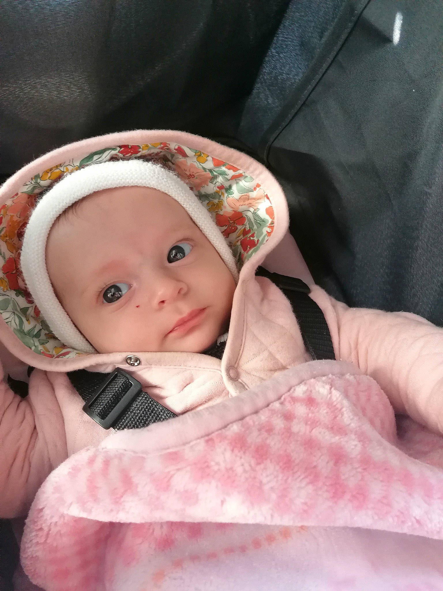 Elsa Victoria participe au concours pour gagner de l'argent avec cette photo : baby, baby_carriage, baby_products, baby_safety, baby_toddler_clothing, beanie, cap, cheek, child, comfort, eye, fashion_accessory, hat, head, headgear, headwear, knit_cap, linens, person, skin