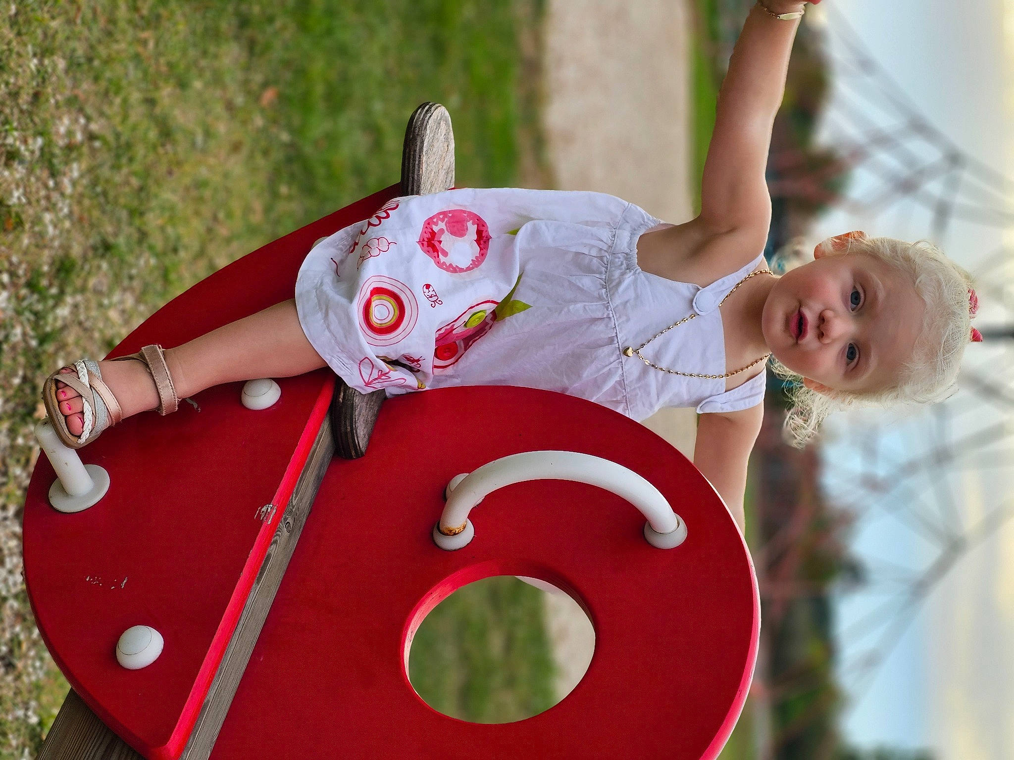 Chelsy a rejoint le concours — aidez-le/la à gagner de superbes lots ! baby, baby_toddler_clothing, carmine, child, fun, grass, happy, leisure, number, person, play, recreation, red, smile, symbol, t_shirt, toddler, toy, tree