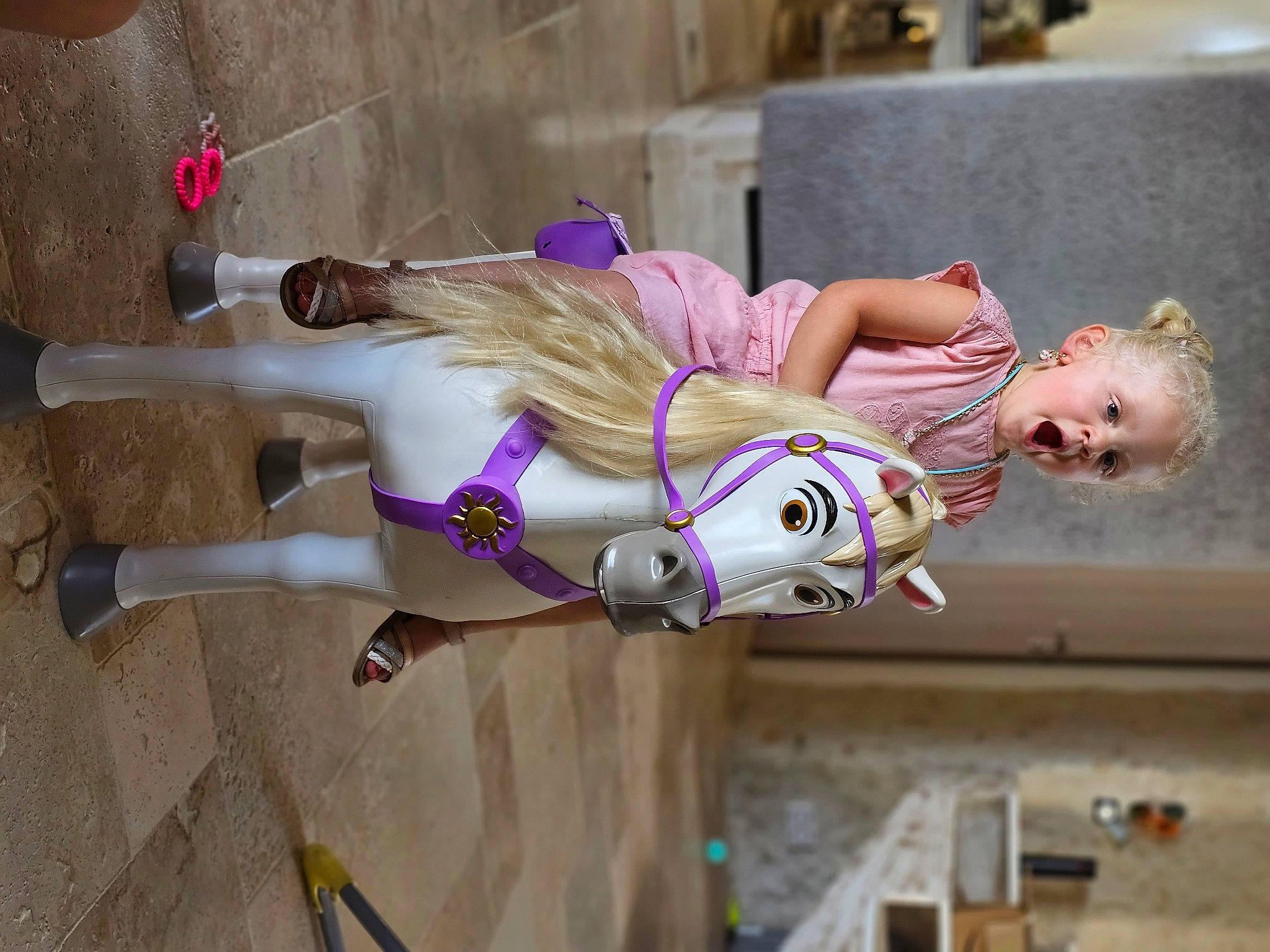 Chelsy a rejoint le concours — aidez-le/la à gagner de superbes lots ! anime, art, costume, doll, fashion_design, fawn, fun, hime_cut, human_leg, person, pink, plant, purple, thigh, toy, tree, wood