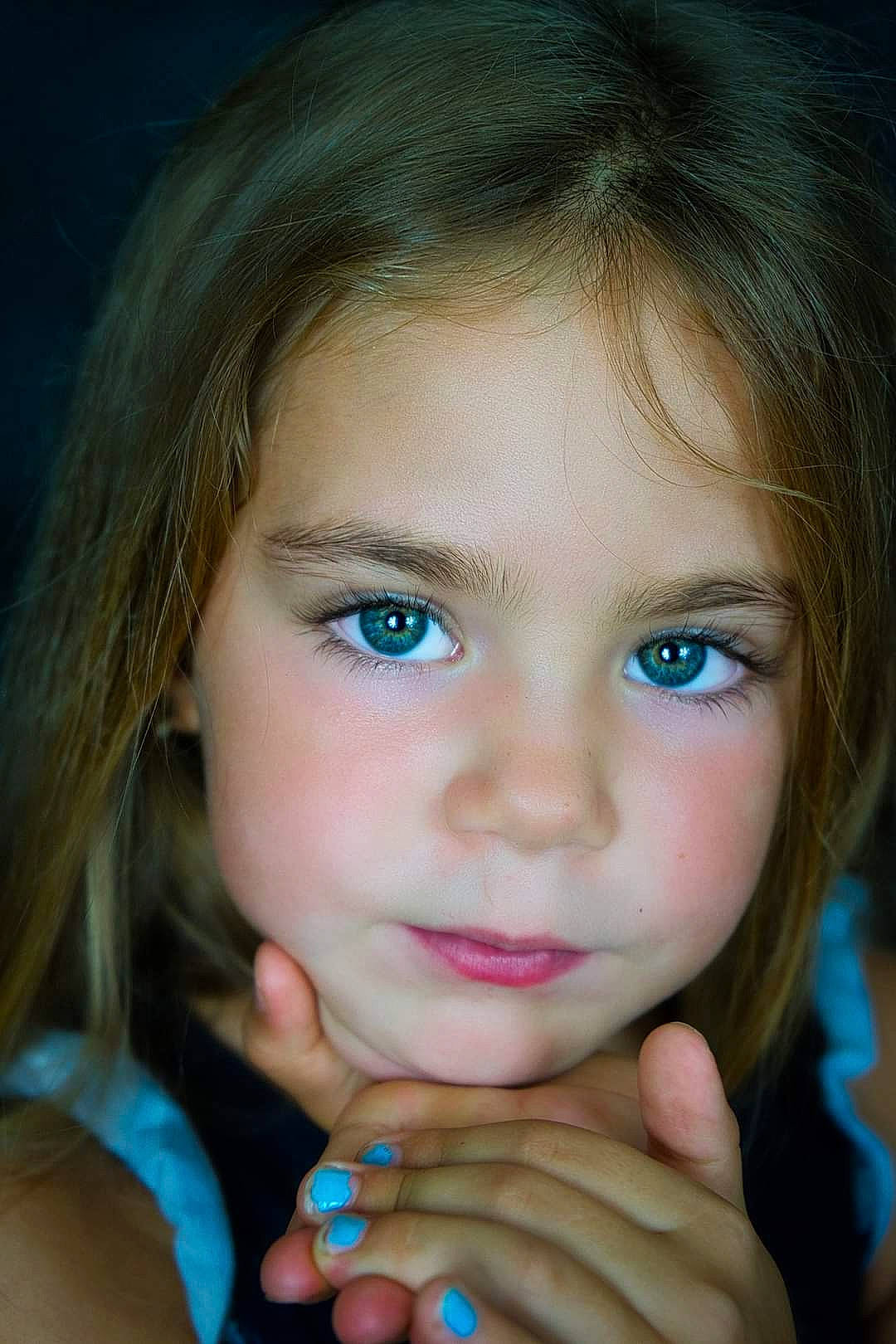 Ruby a rejoint le concours — aidez-le/la à gagner de superbes lots ! azure, black_hair, cheek, chin, eye, eyebrow, eyelash, finger, flash_photography, gesture, happy, human_body, iris, lip, mouth, nail, nose, person, skin, smile